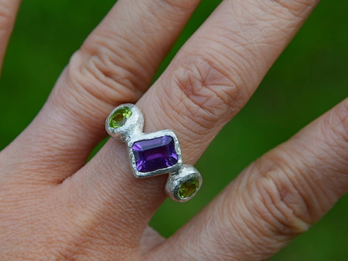 Tilted Violette Ring