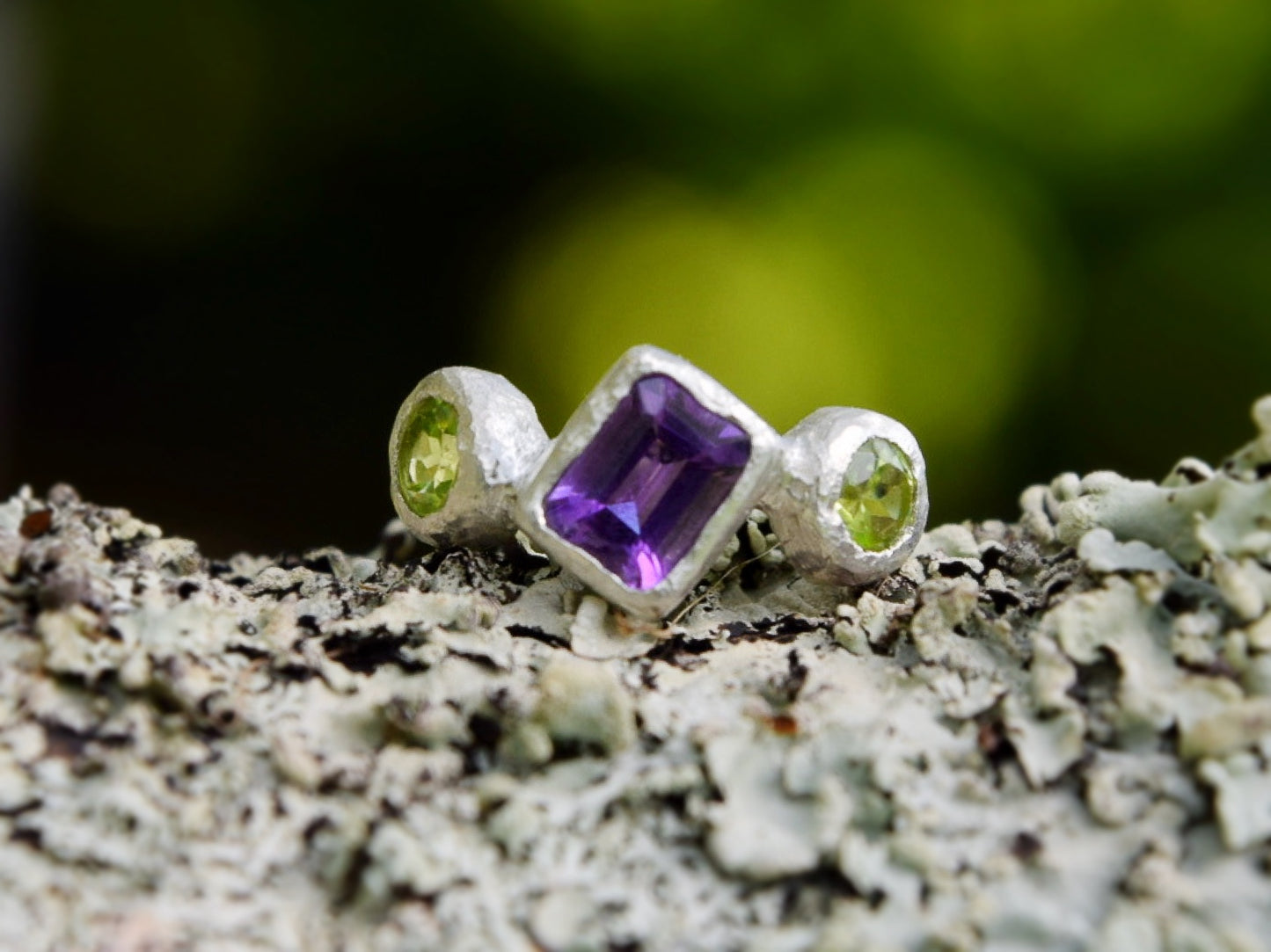 Tilted Violette Ring