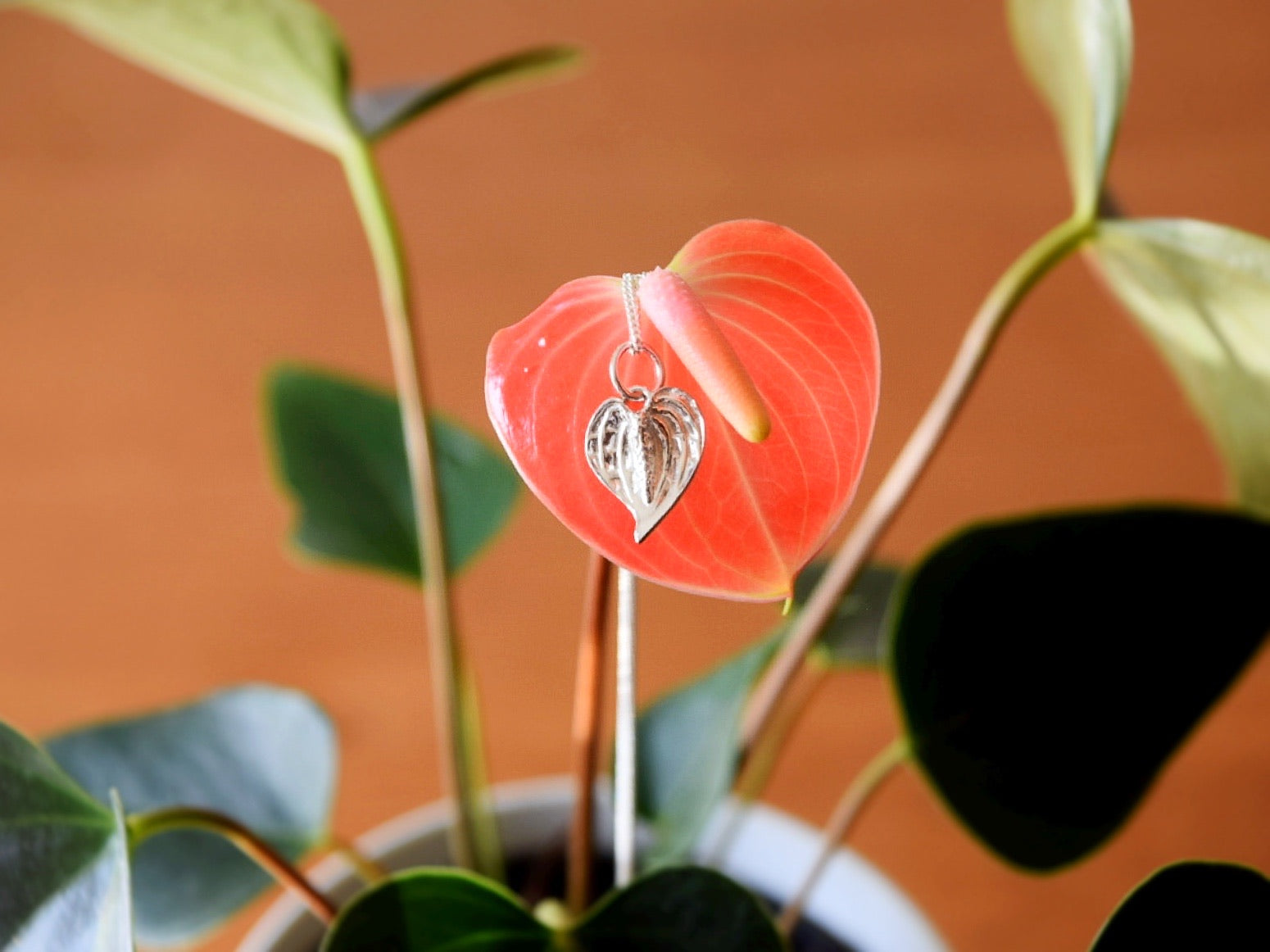 pendant anthuriums Anthurium Pendant – Girl with an earring